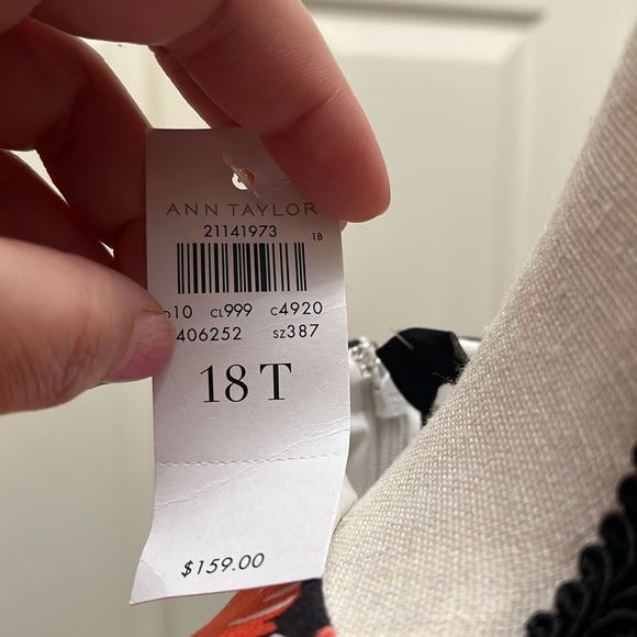 Brand new Ann Taylor dress with tags sleeveless. Elegant. Floral print. Cottony - Picture 3 of 9